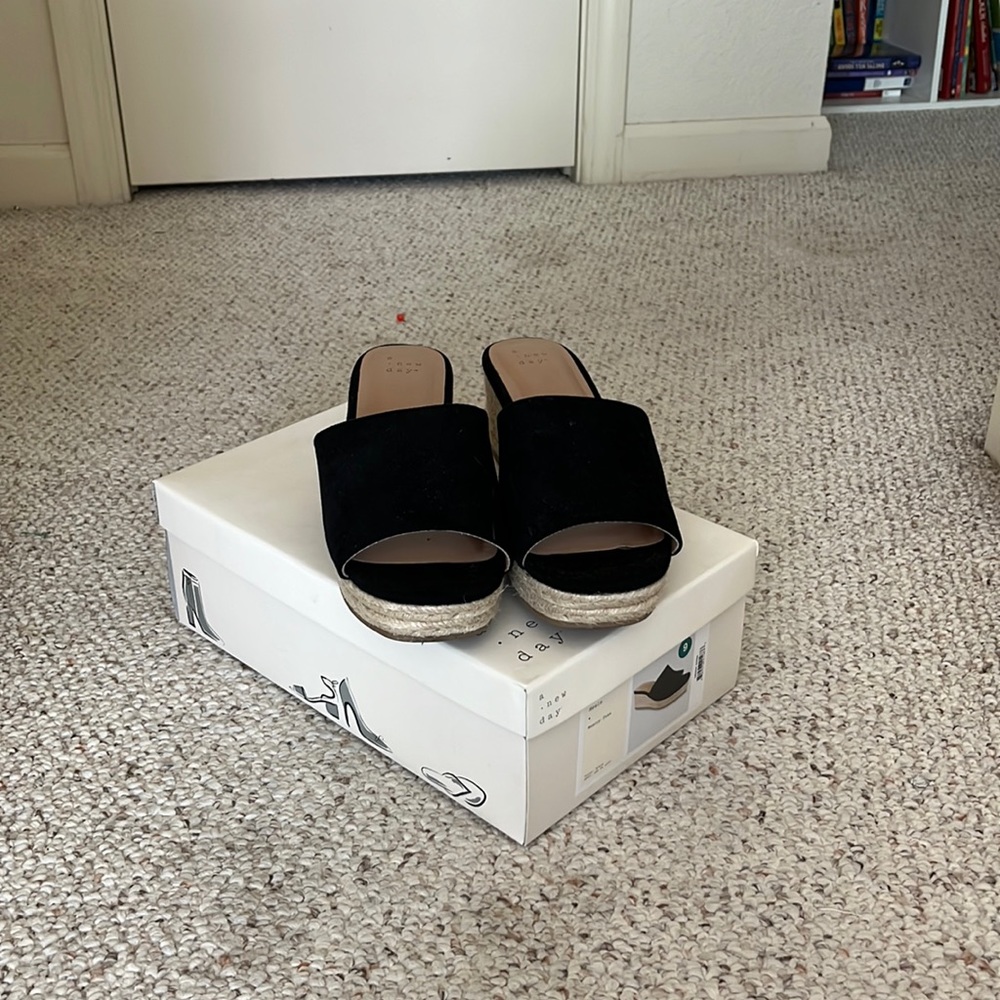 black woven Wedge sandals